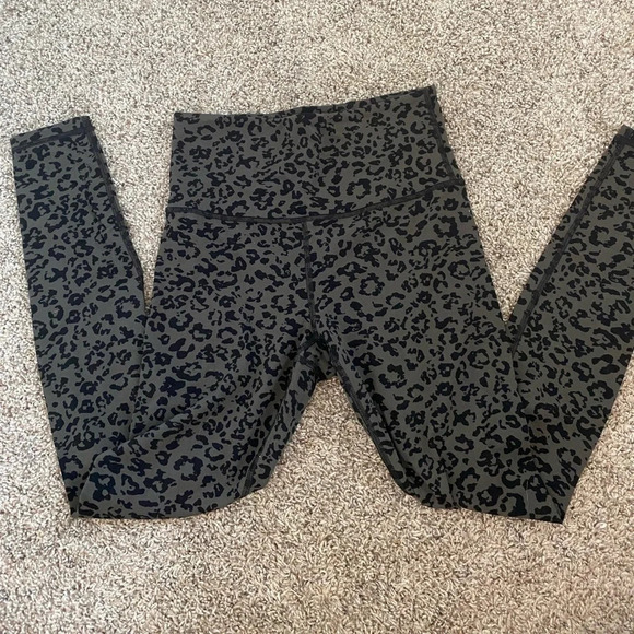 Athleta Pants - Athleta leopard leggings